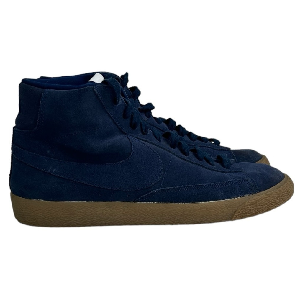 Nike Men’s Mid-Top Athletic Sneakers in Navy and Gum